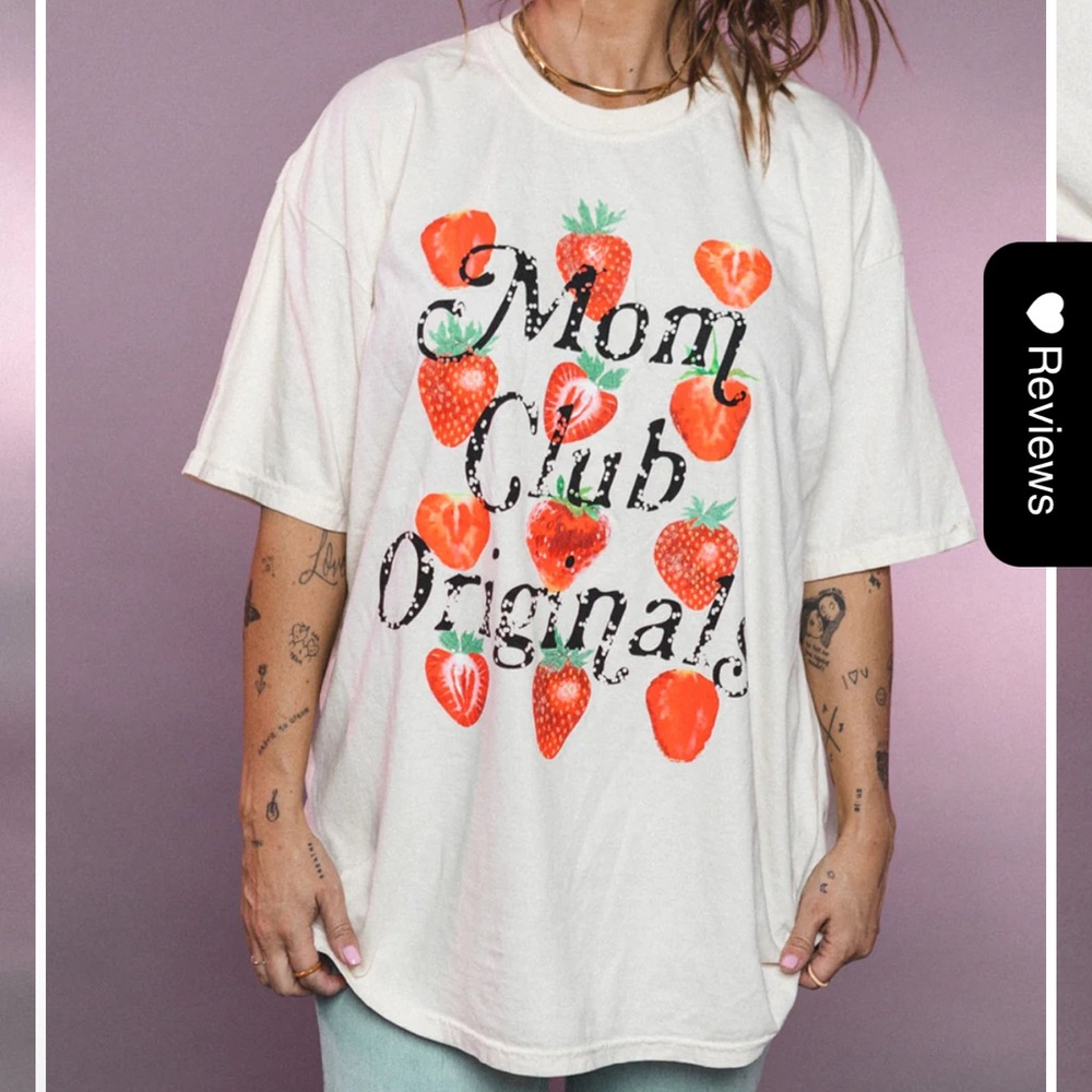 Strawberry mom club tee